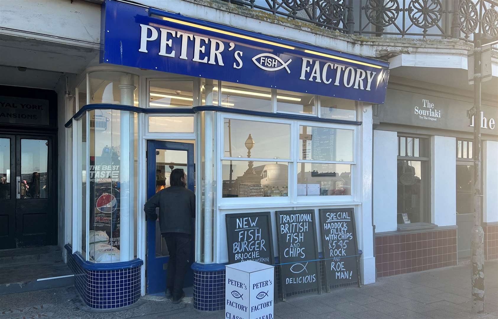 A rare sight - Peter's Fish Factory without an enormous queue