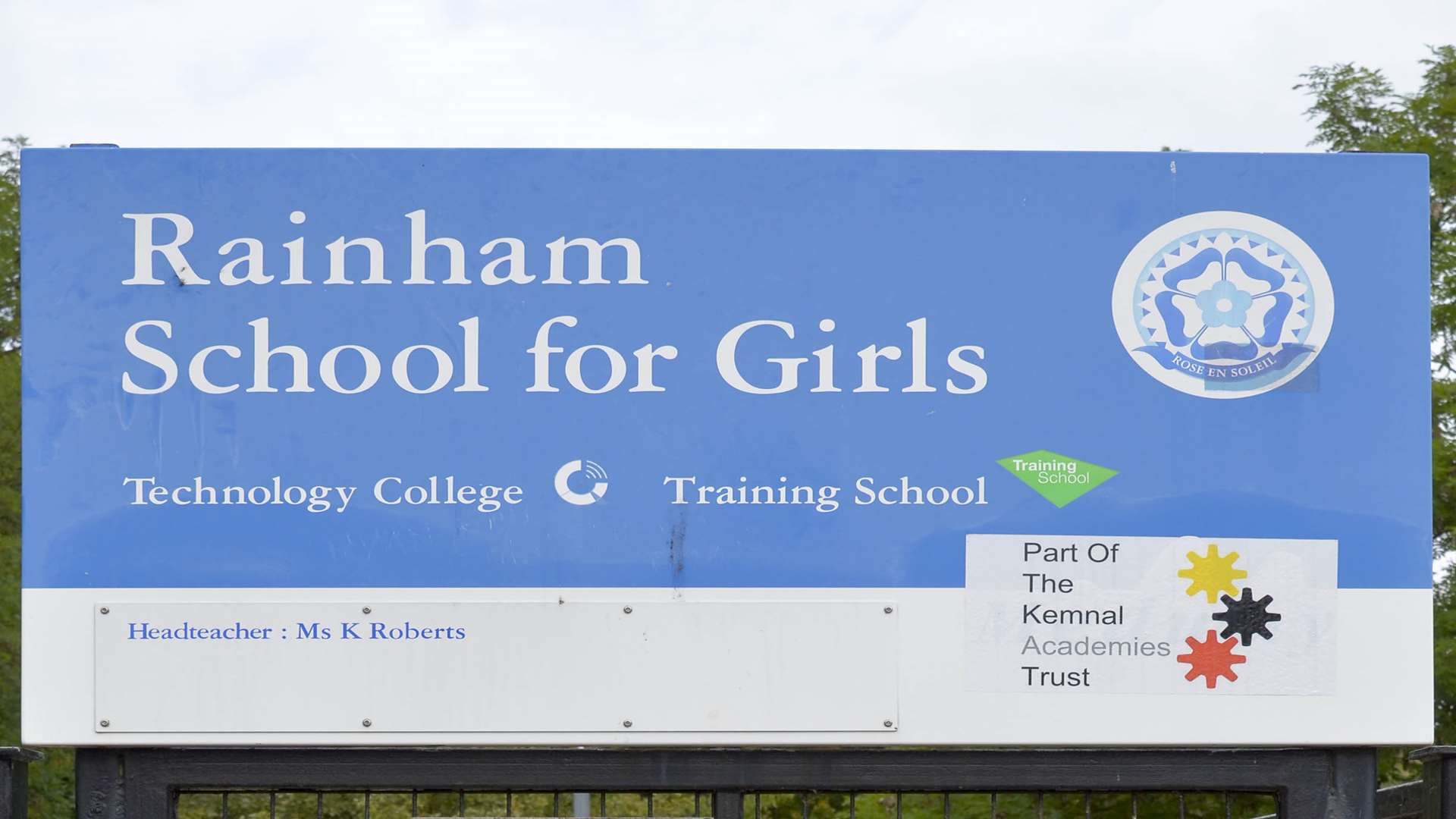 Rainham School for Girls in Derwent Way