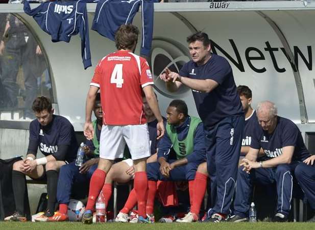 Steve Brown passes on instructions to Daryl McMahon Picture: Andy Payton