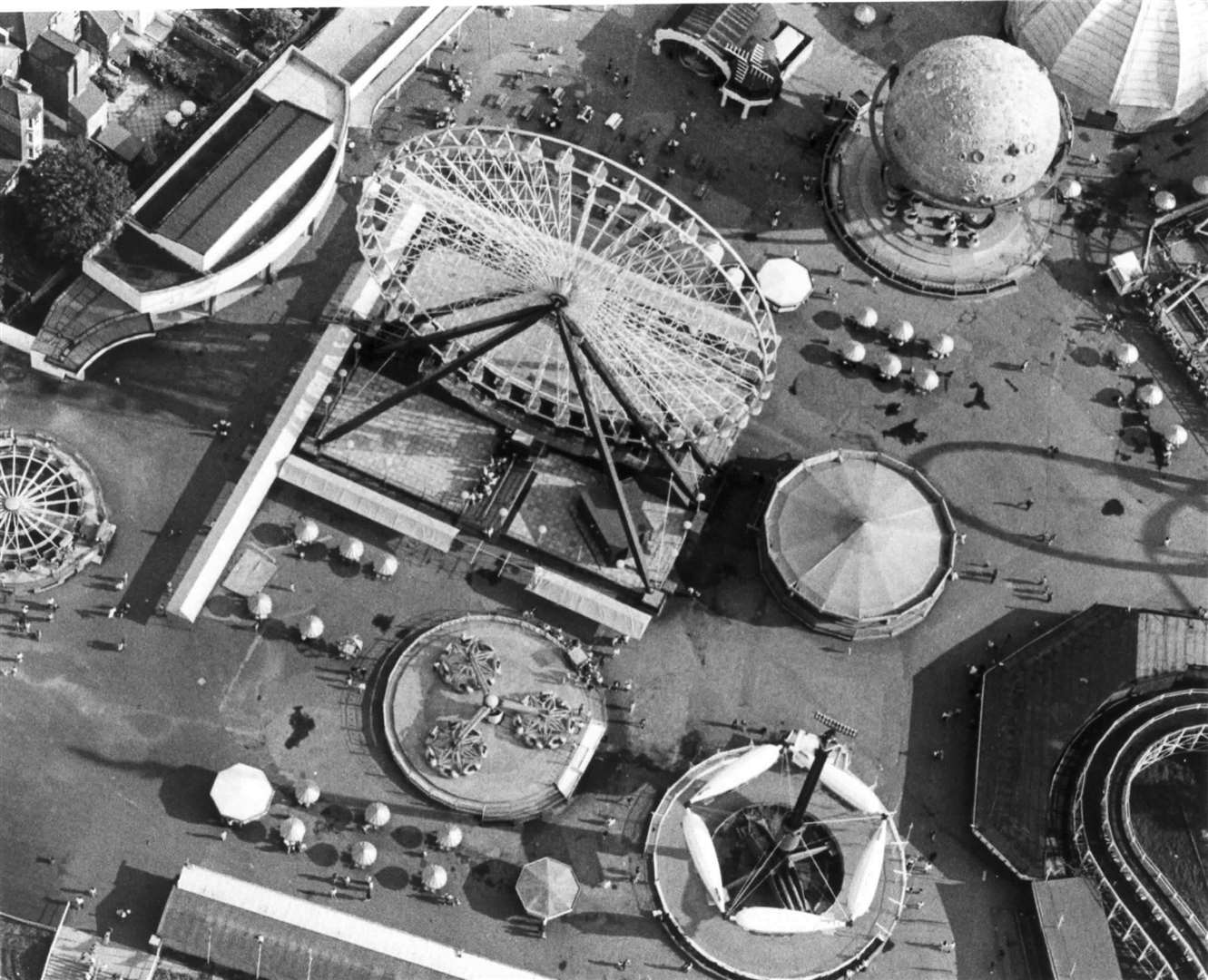 The giant ferris wheel at Dreamland in Margate in September 1988