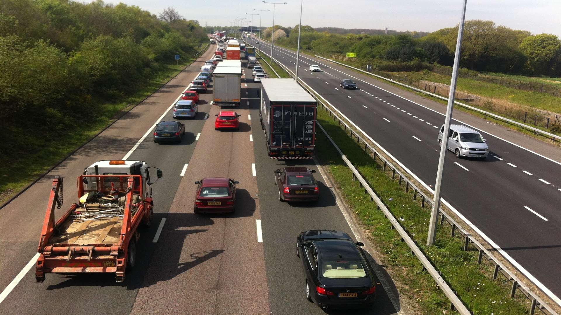 The oil spill caused traffic jams