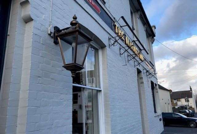 A large, traditional pub on the corner of East Street and Park Road, this side of the Market Inn faces the Rec