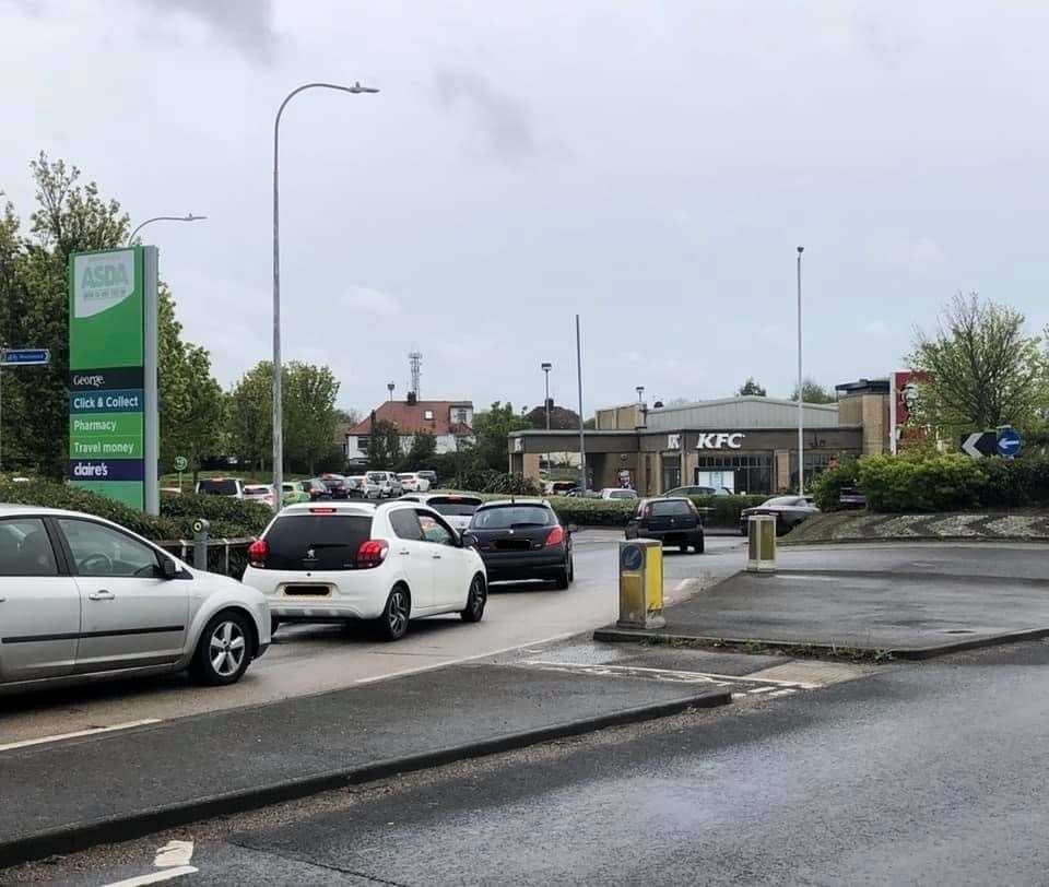 Tailbacks on Westwood Road leading to the KFC