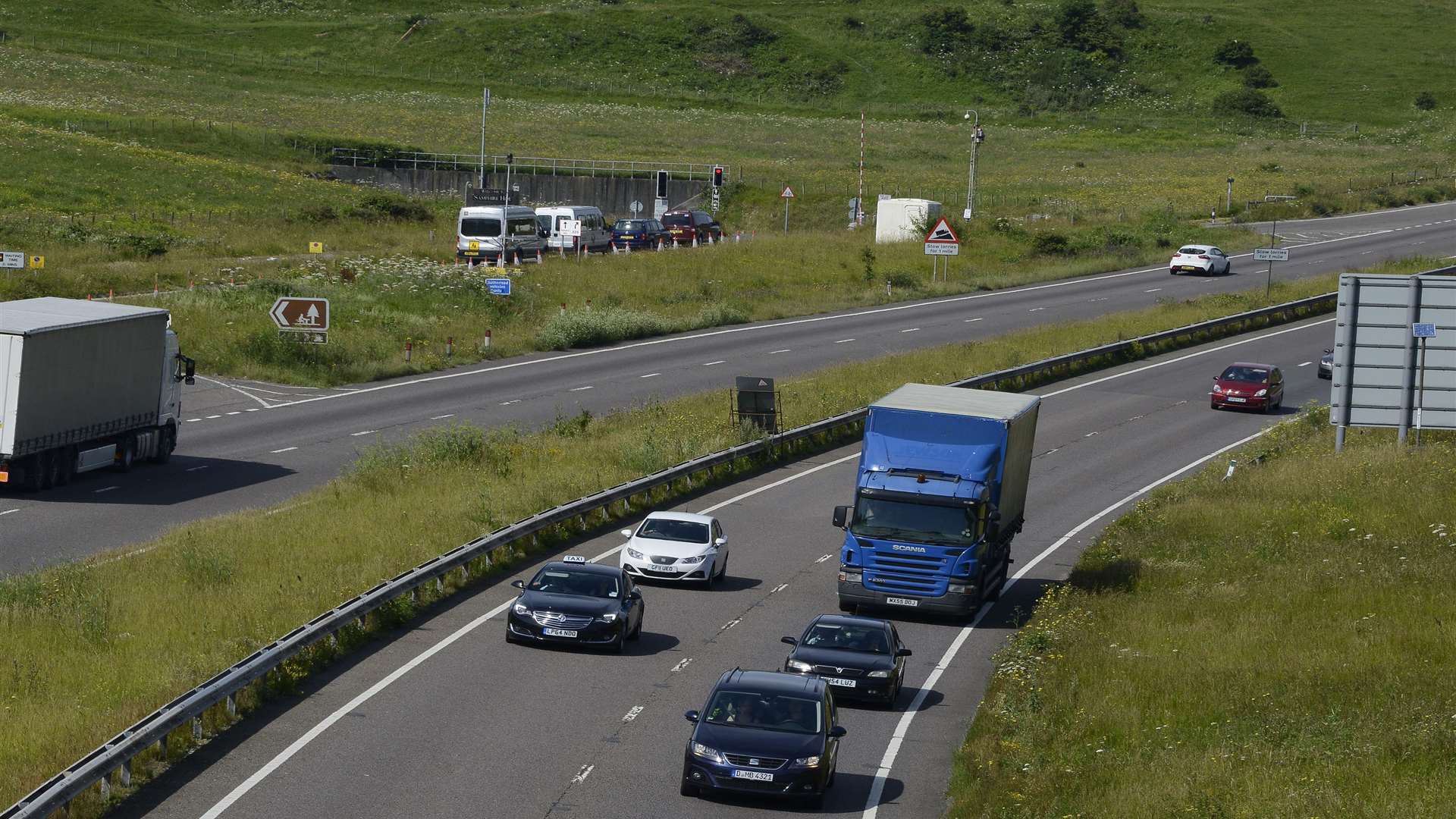 The Dover A20, looking west between Aycliffe in Dover and Capel-le-Ferne