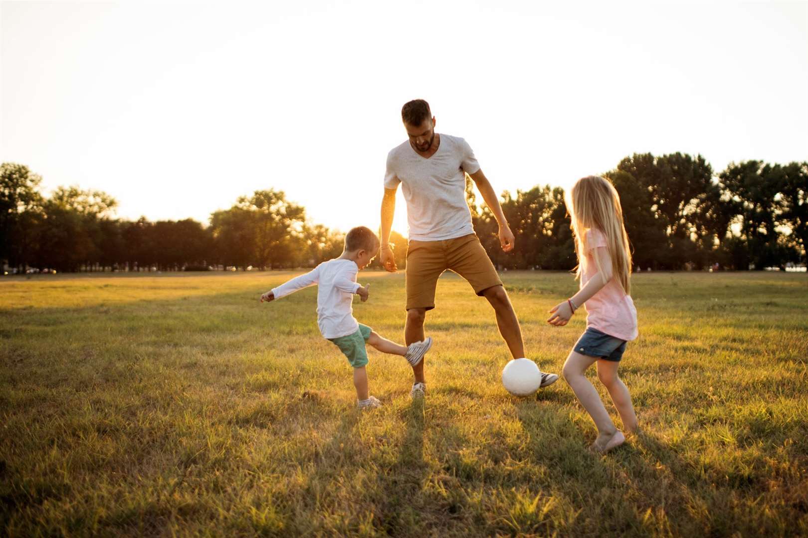 Fathers earned more than mothers in 2023 says analysis. Image: iStock.