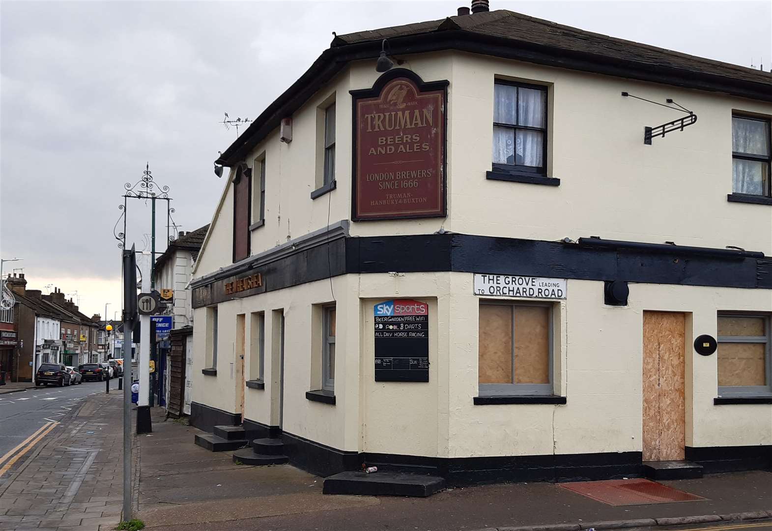 The Wheatsheaf pub in Swanscombe High Street has sat vacant for some time