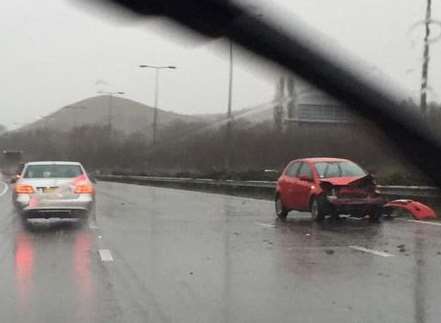 The crash on the M20. Picture: @benjamindc83.