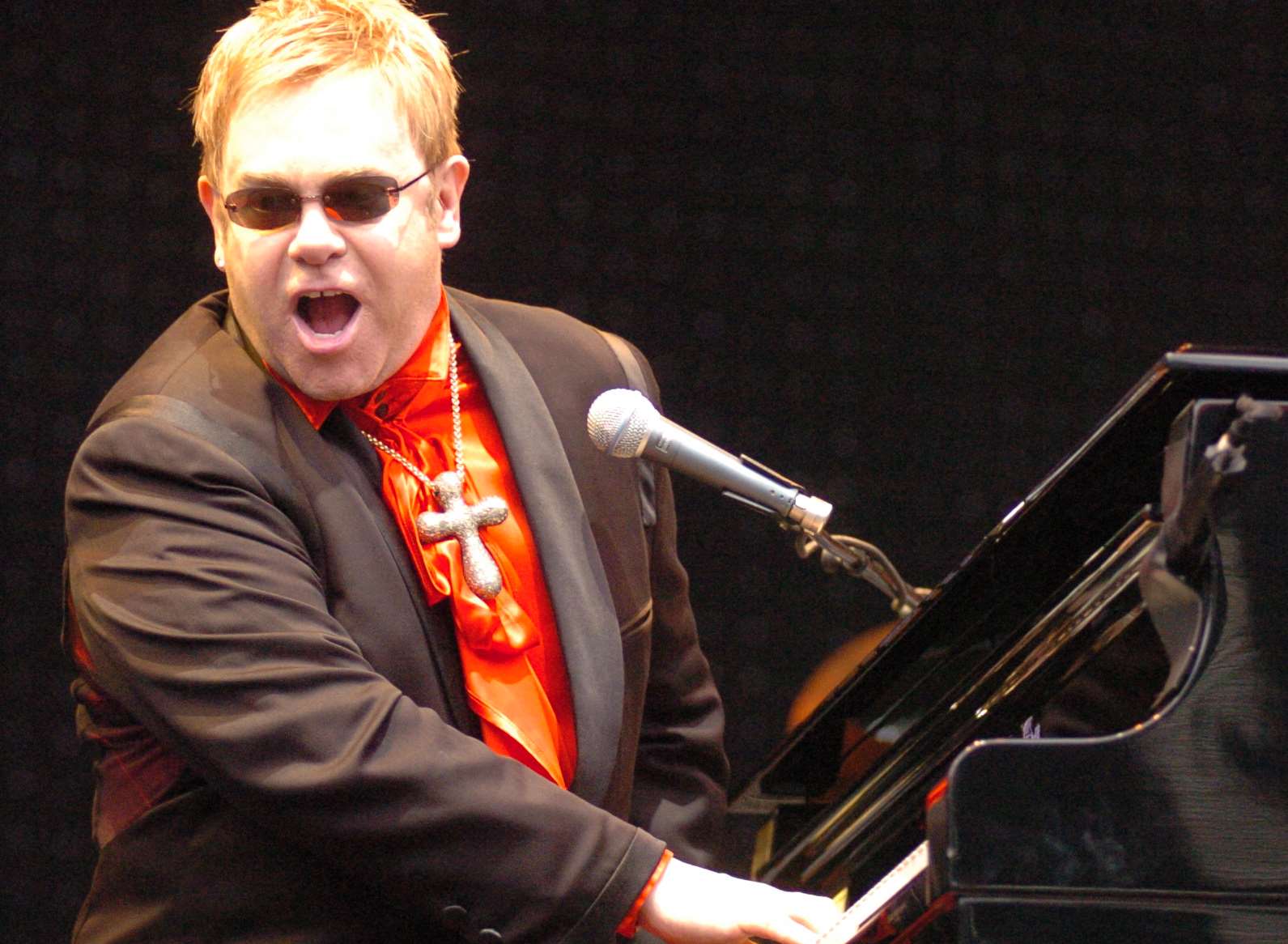 Rocket Man... Elton will be back in Kent next summer