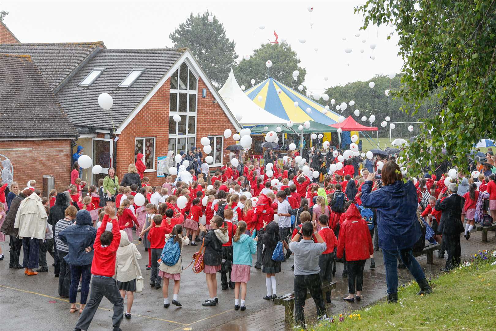 Pupils release their balloons