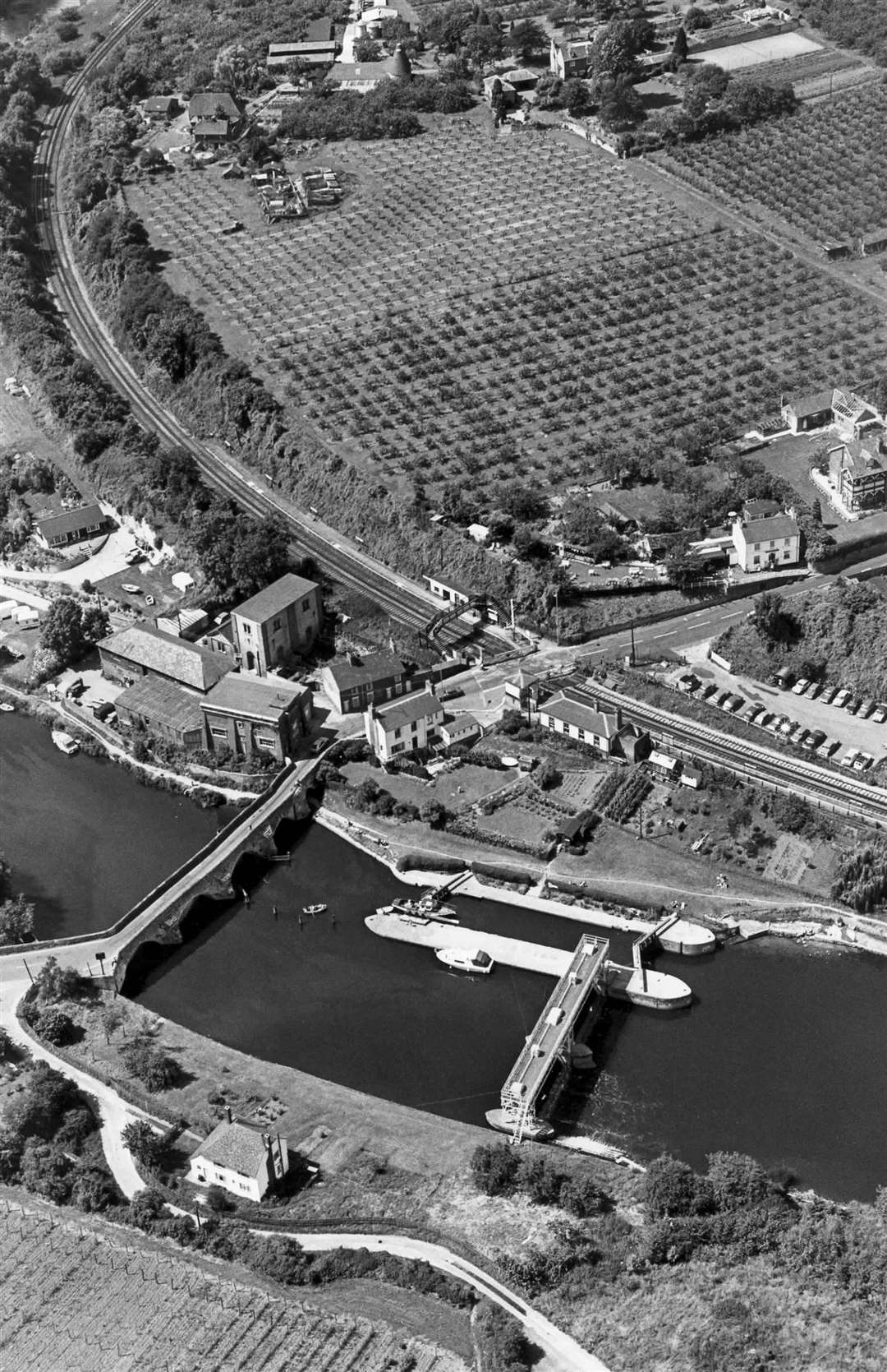 A 1978 shot of East Farleigh bridge, lock and weir on the Medway, with the railway station on the right