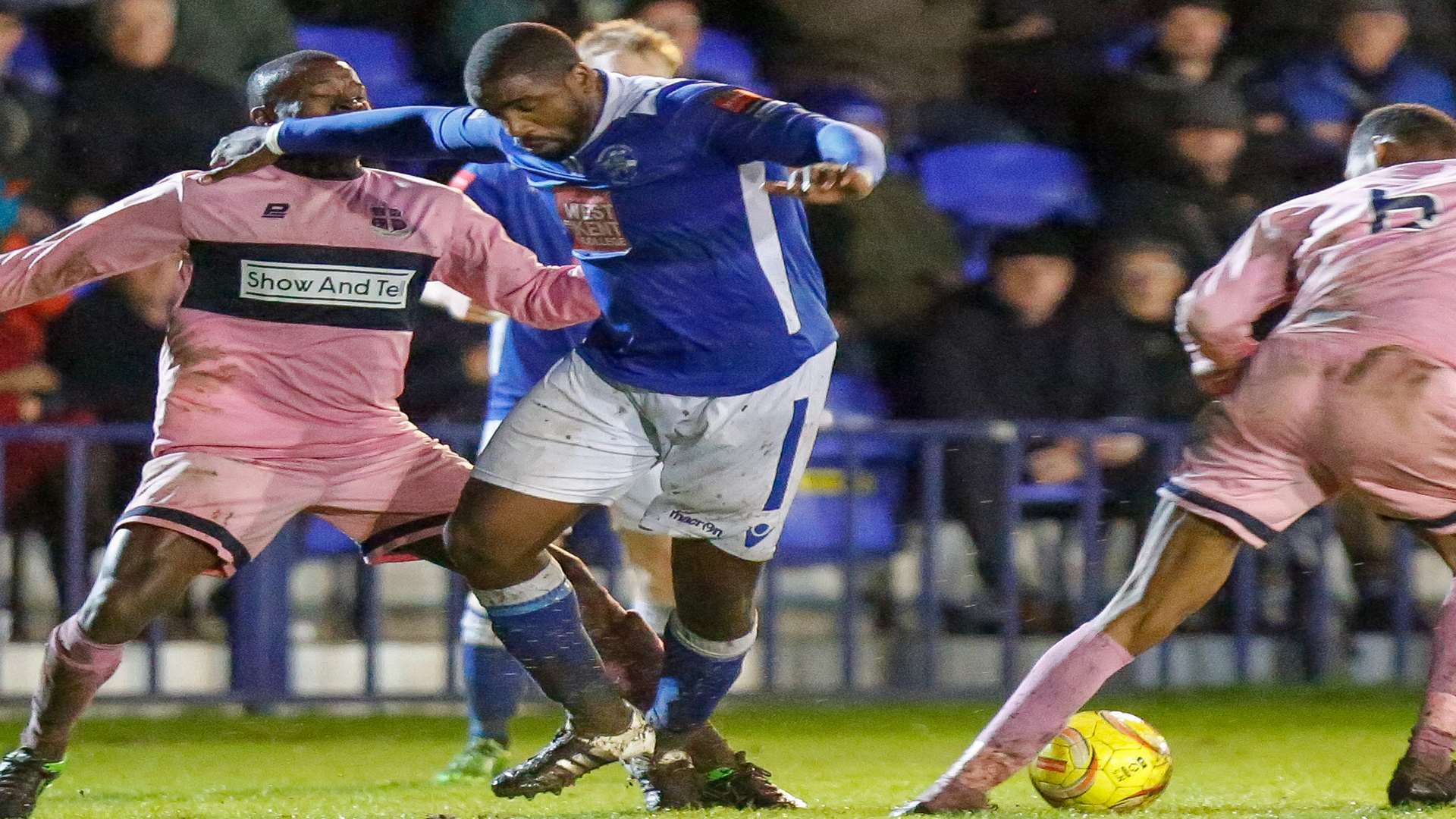 Tonbridge's Nathan Elder in action against Dulwich Picture: Matthew Walker FM4166491