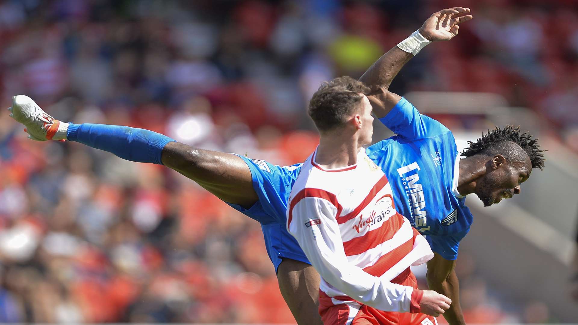 Gabriel Zakuani gets in a tangle Picture: Ady Kerry