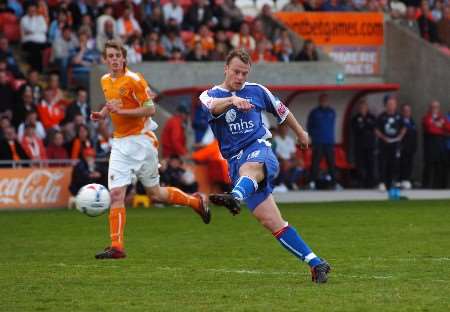 Michael Flynn scores the Gills' third goal. Picture: MATTHEW READING