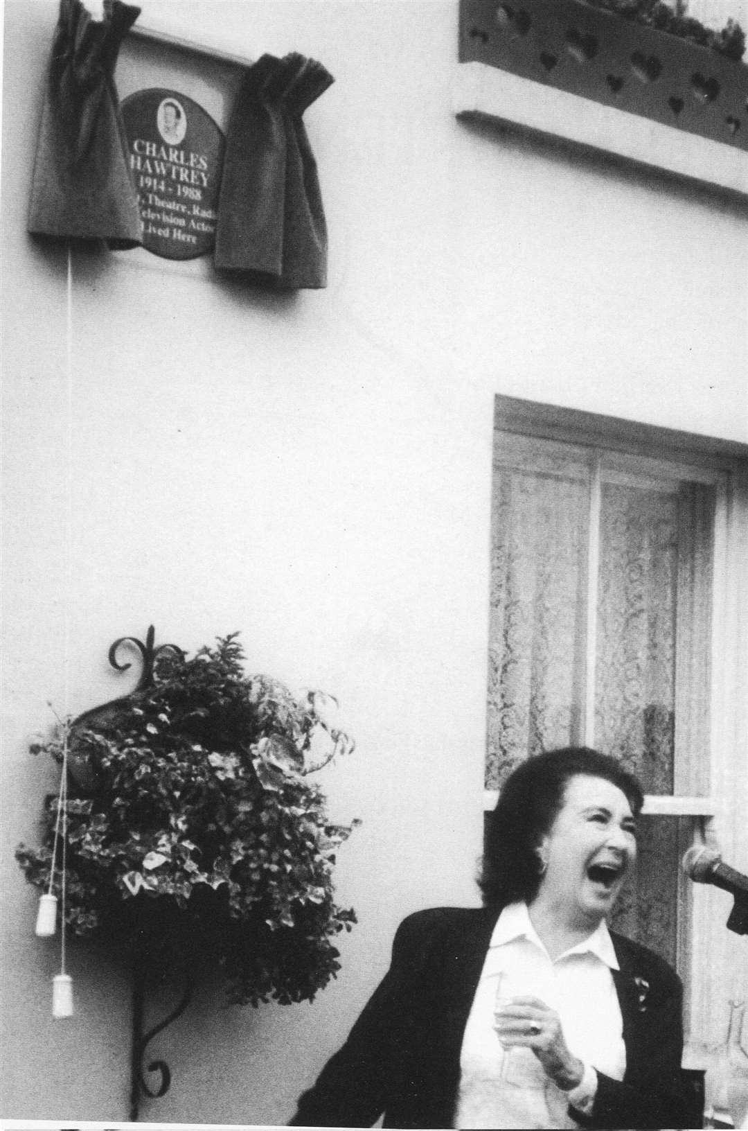 Charles Hawtrey's closest female friend Joy Leonard unveils the blue plaque outside his home in Deal