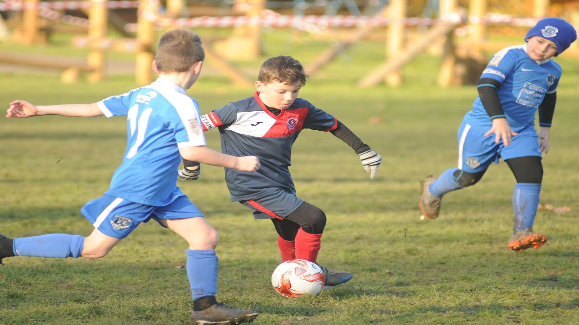 Hempstead Valley under-9s take on Medway United under-9s (blue). Picture: Steve Crispe FM4997029