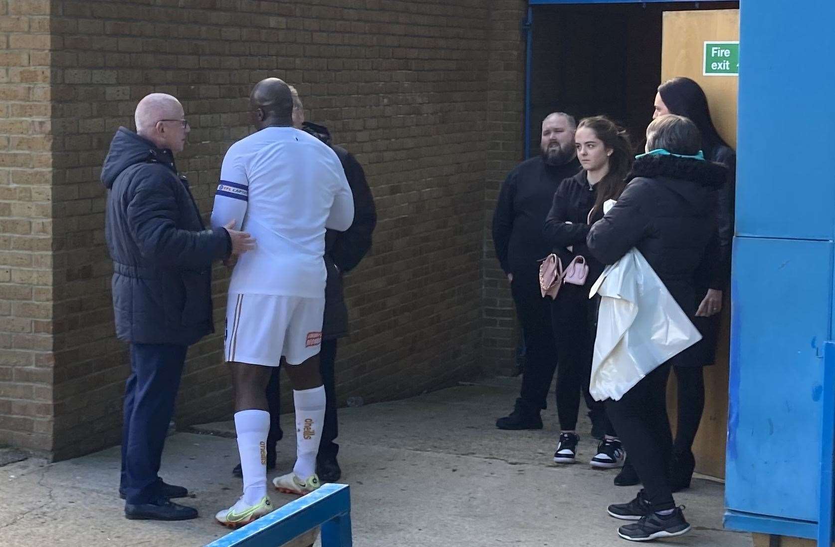 Adebayo Akinfenwa chats with Gills chairman Paul Scally (55982354)