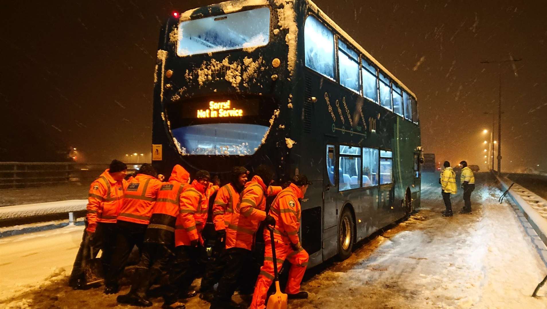 South East 4x4 Response worked through the night to help drivers across the county (6927711)