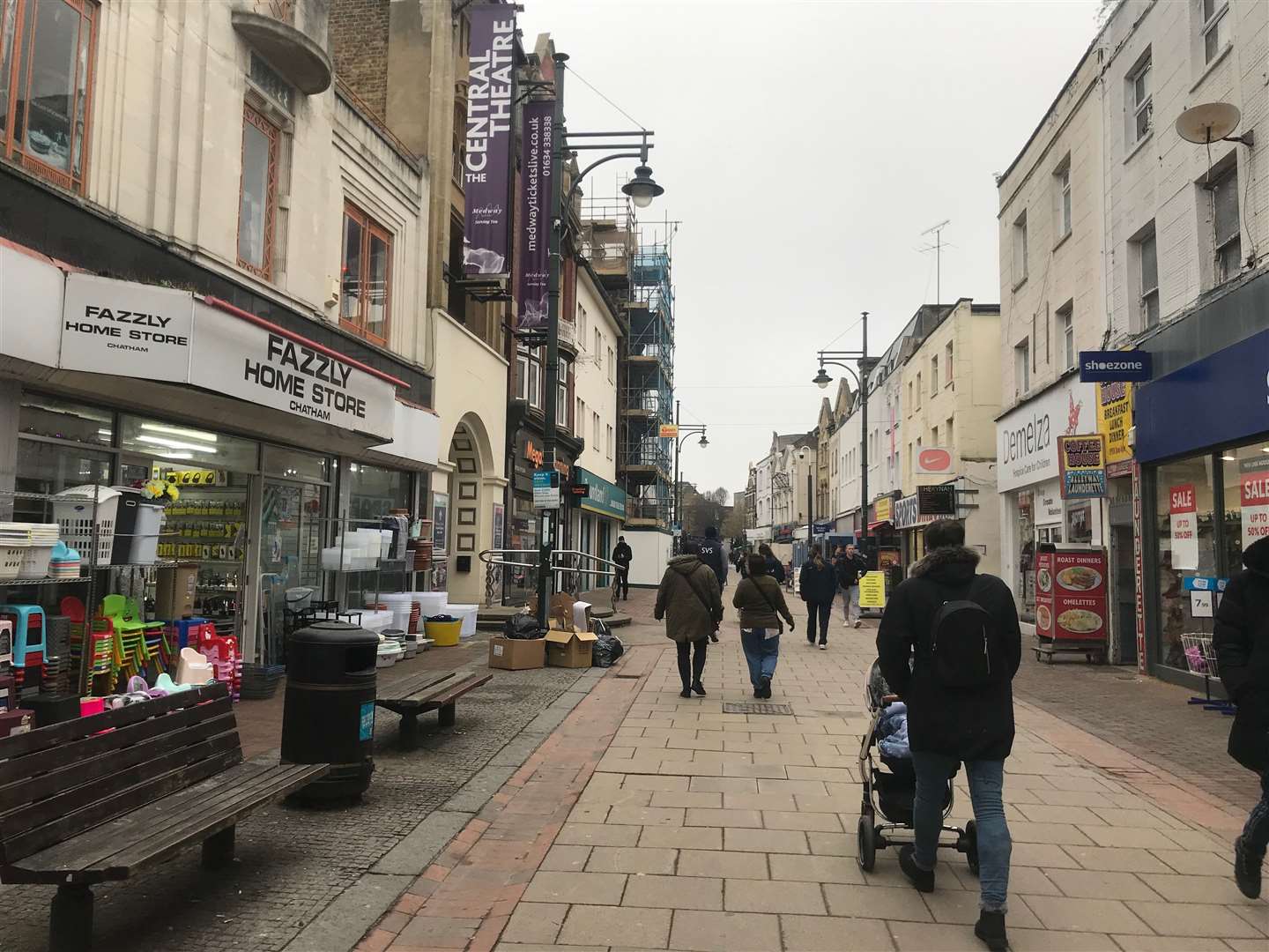 Lee Swift was issued with a banning order preventing him hanging around outside shops after being a nuisance beggar in Chatham High Street