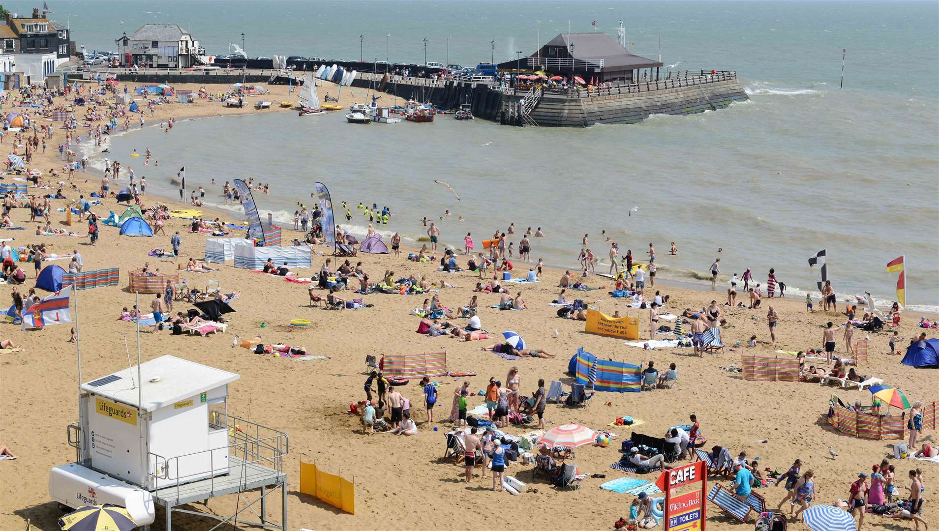 Victoria Gardens and Promenade in Broadstairs. Stock image: Roger Charles