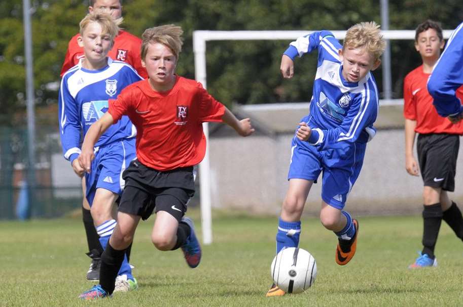 Thamesview Youth Rangers under-12s (red) v New Road