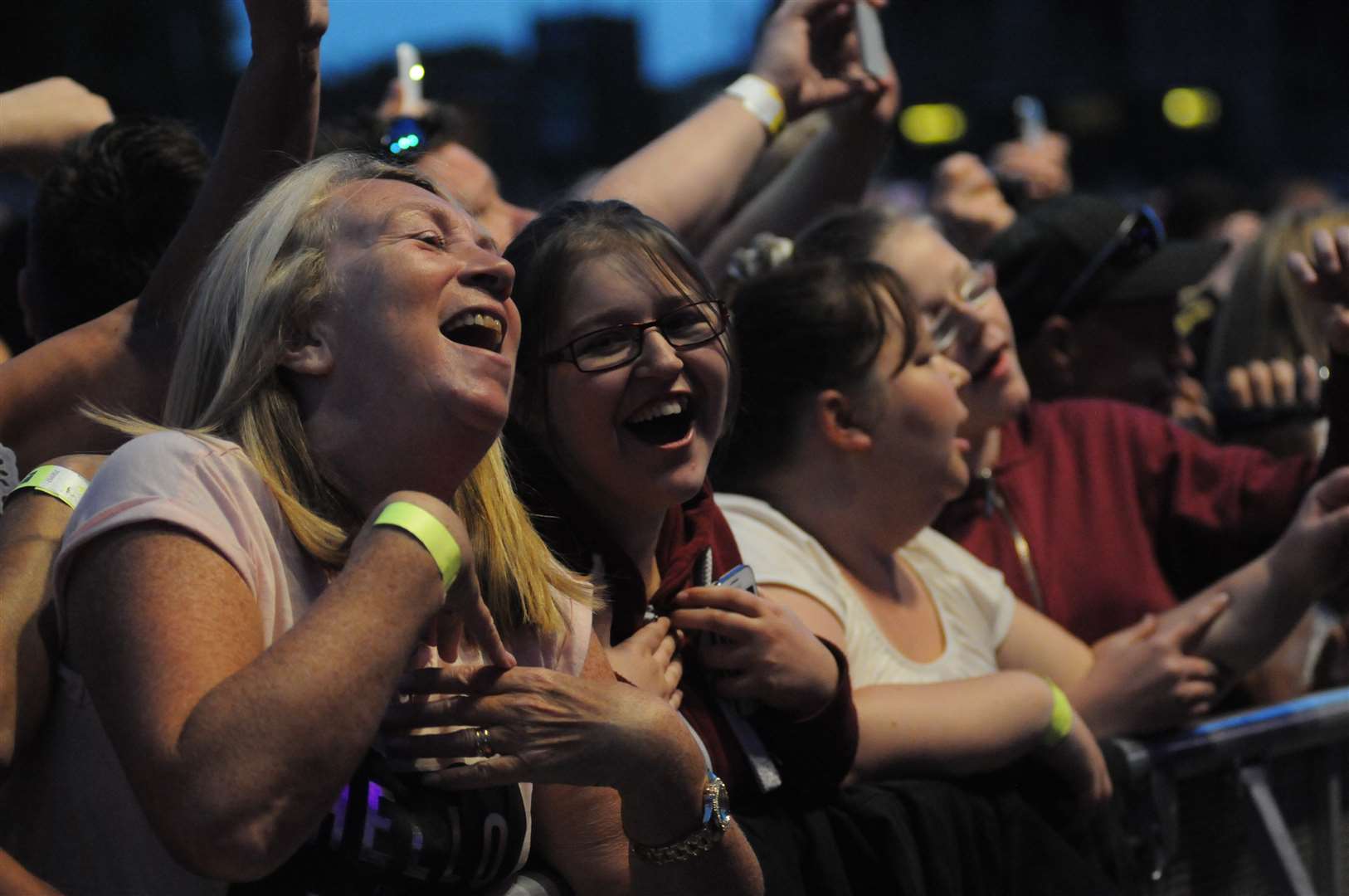 Singing along to the maestro