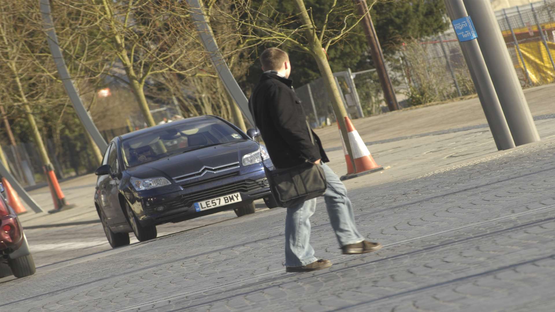 Pedestrians and cars have equal priority in the shared space area.