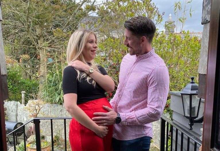 Laura announced her pregnancy on kmfm in April