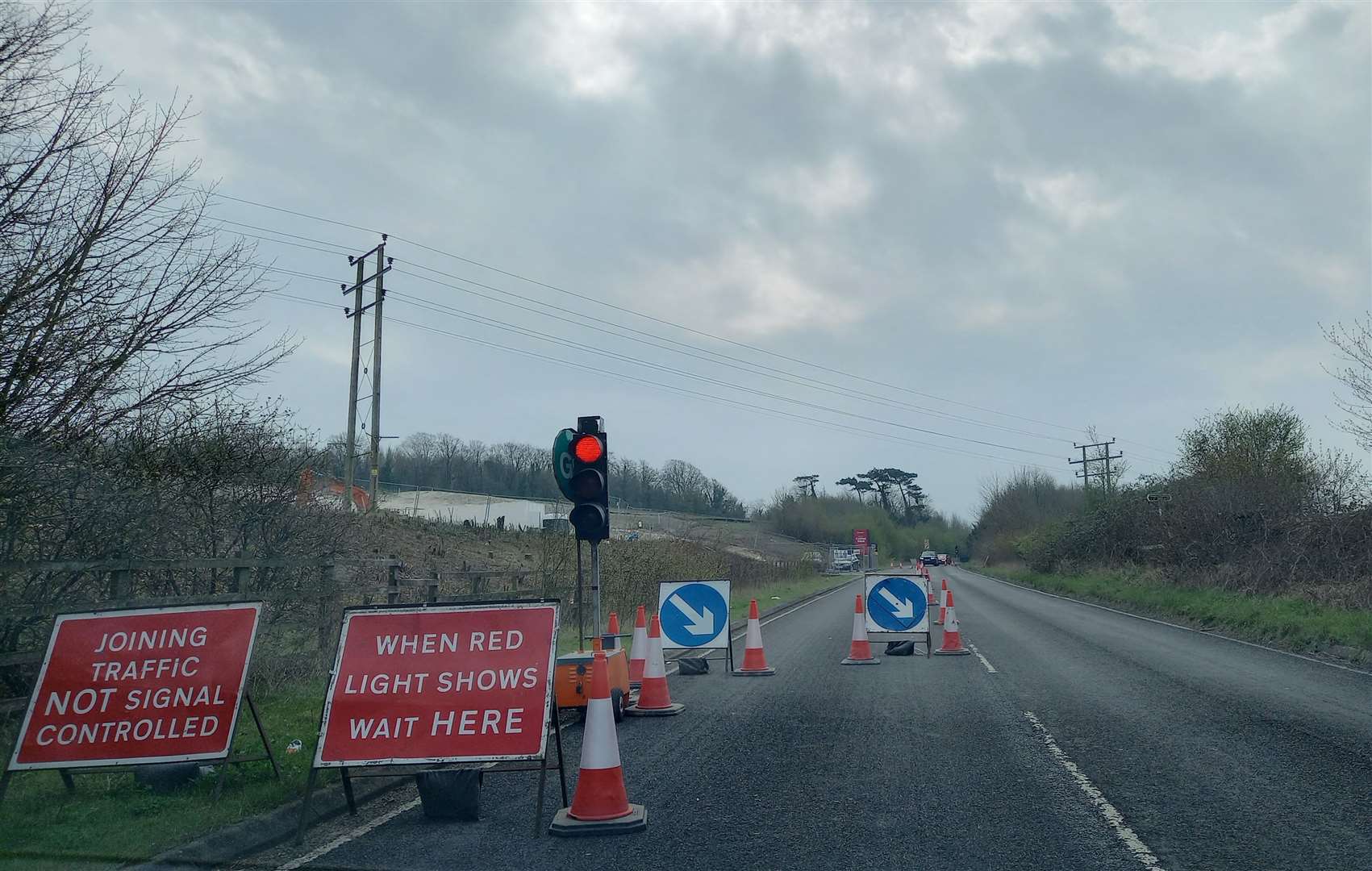 Traffic lights are in operation on Milton Manor Road following the restart of work