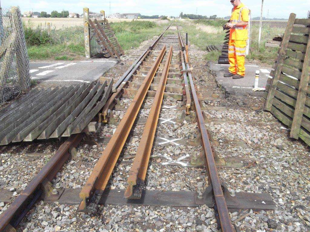 The patch odf railway being fixed (4018692)