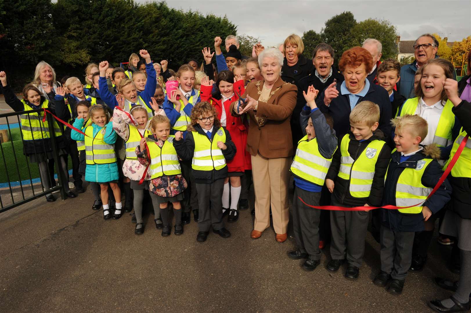 Mayor of Gravesham Greta Goatley and Cllr Bronwen McGarrity with children from Shears Green School