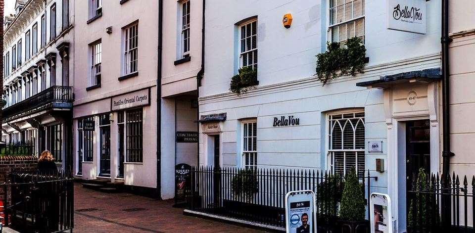 The Bella Vou Pantiles Clinic offers surgical and non-surgical cosmetic procedures and treatments from a purpose-built private clinic in the heart of Tunbridge Wells.