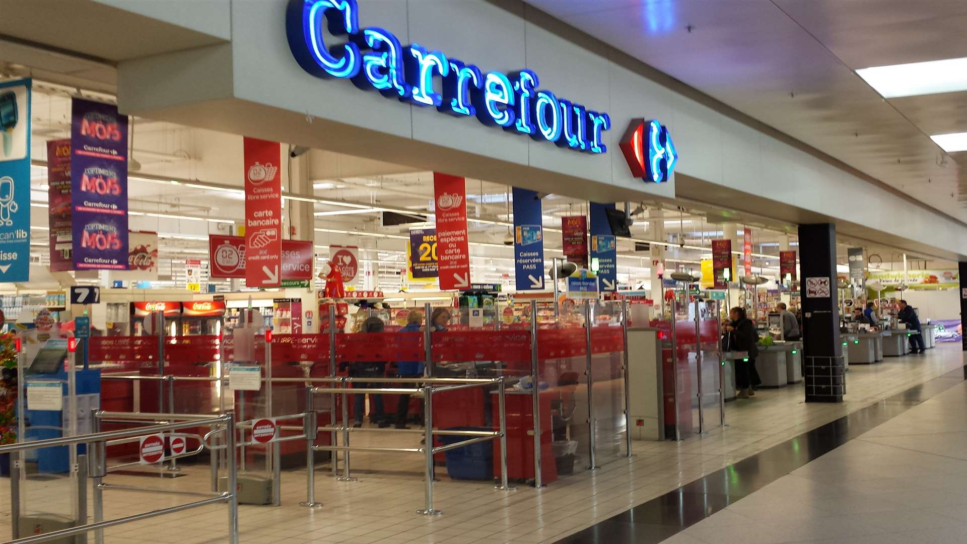 The huge Carrefour at Cite Europe