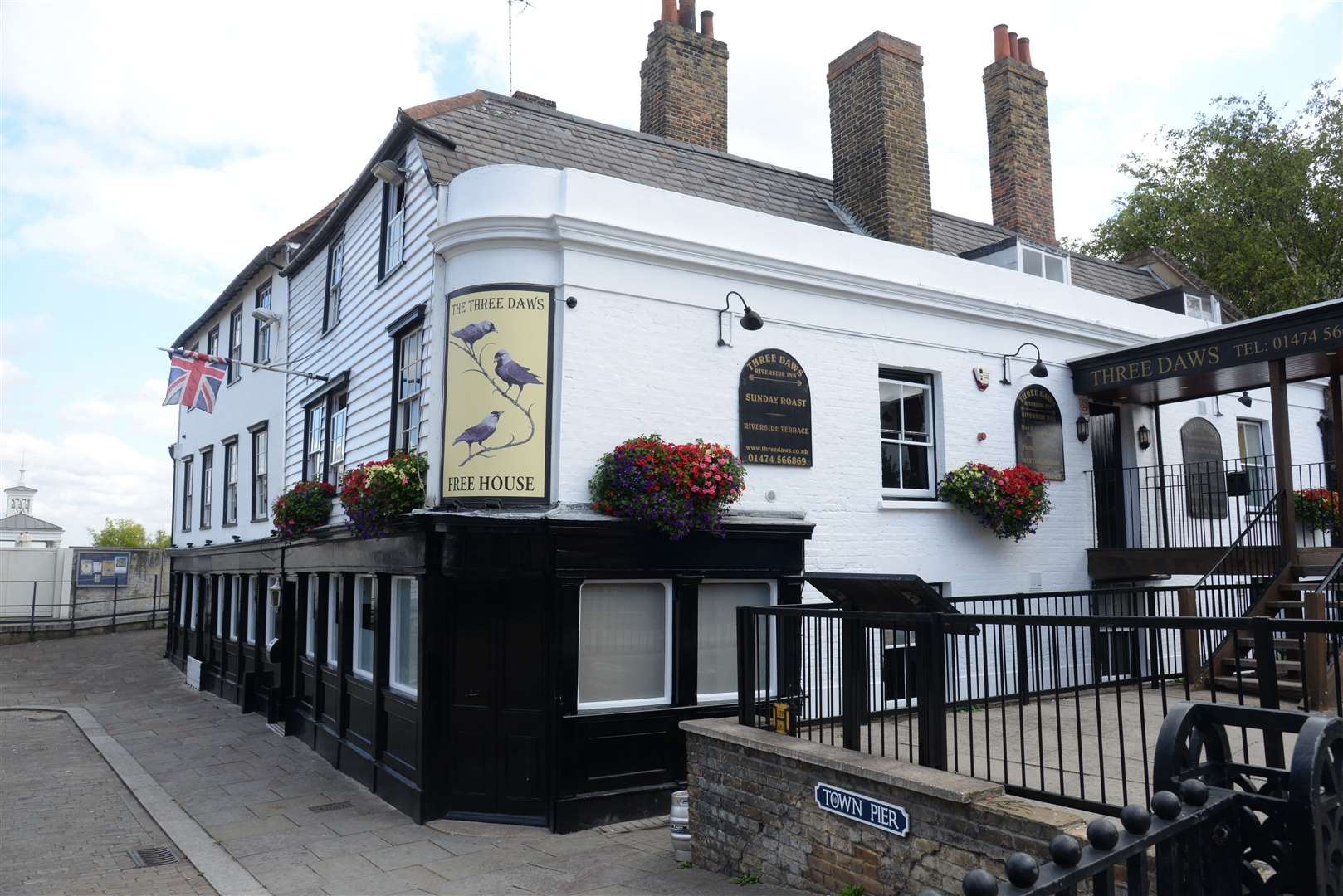 The Three Daws, Gravesend