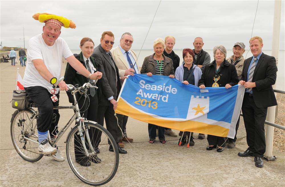 The raising of the Seaside Award flag