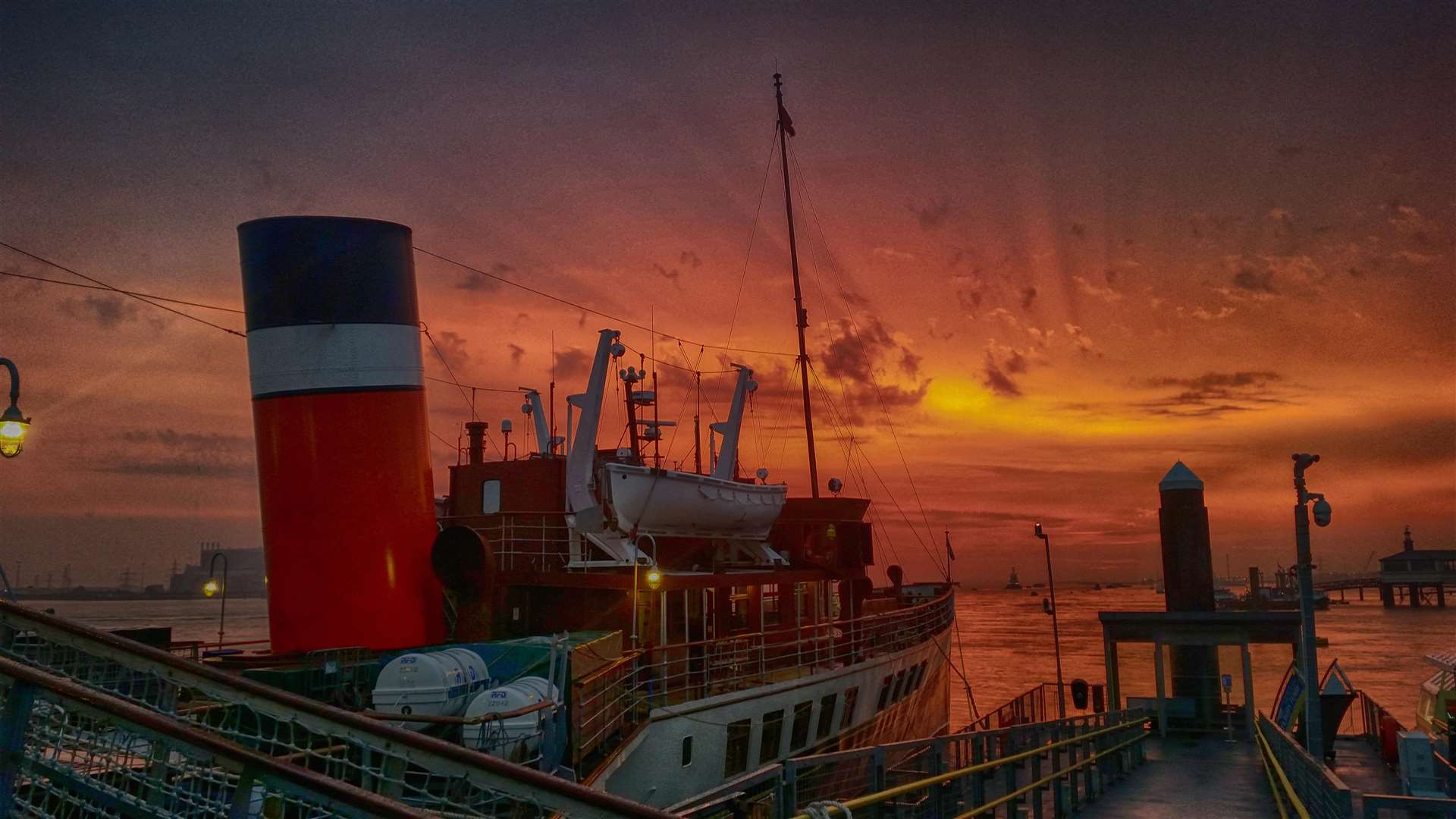 Morning sunrise over the Waverley at Gravesend, by Jason Arthur,