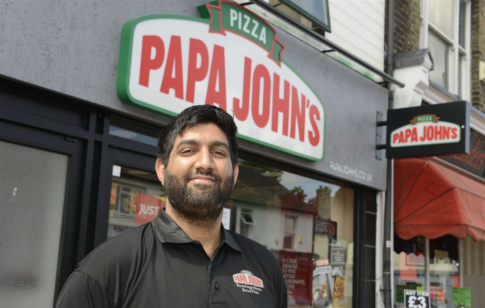 Sittingbourne West street. Papa Johs Pizza now has a 5 star rating.Owner Gurpreet Singh is all smiles.Picture: Paul Amos. (13284262)