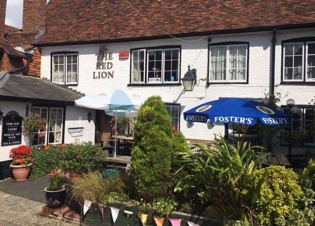 The only one in the village centre, this quaint 15th century pub can boast real kerb appeal