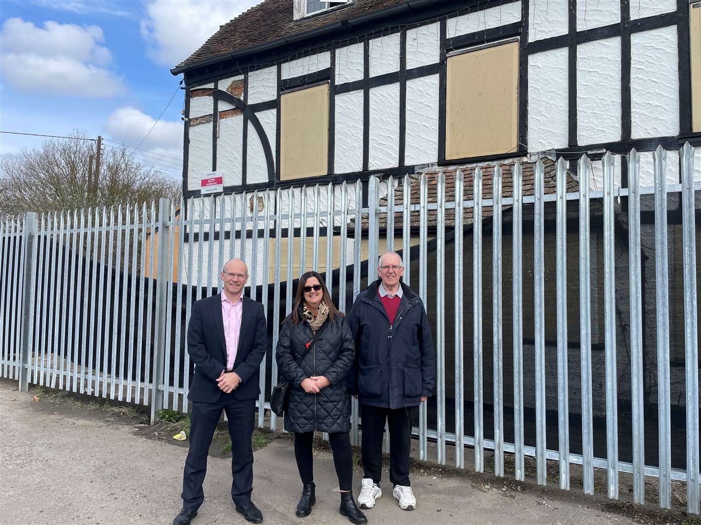 From left: Paul Nicholls and Sue and Jeff Smith