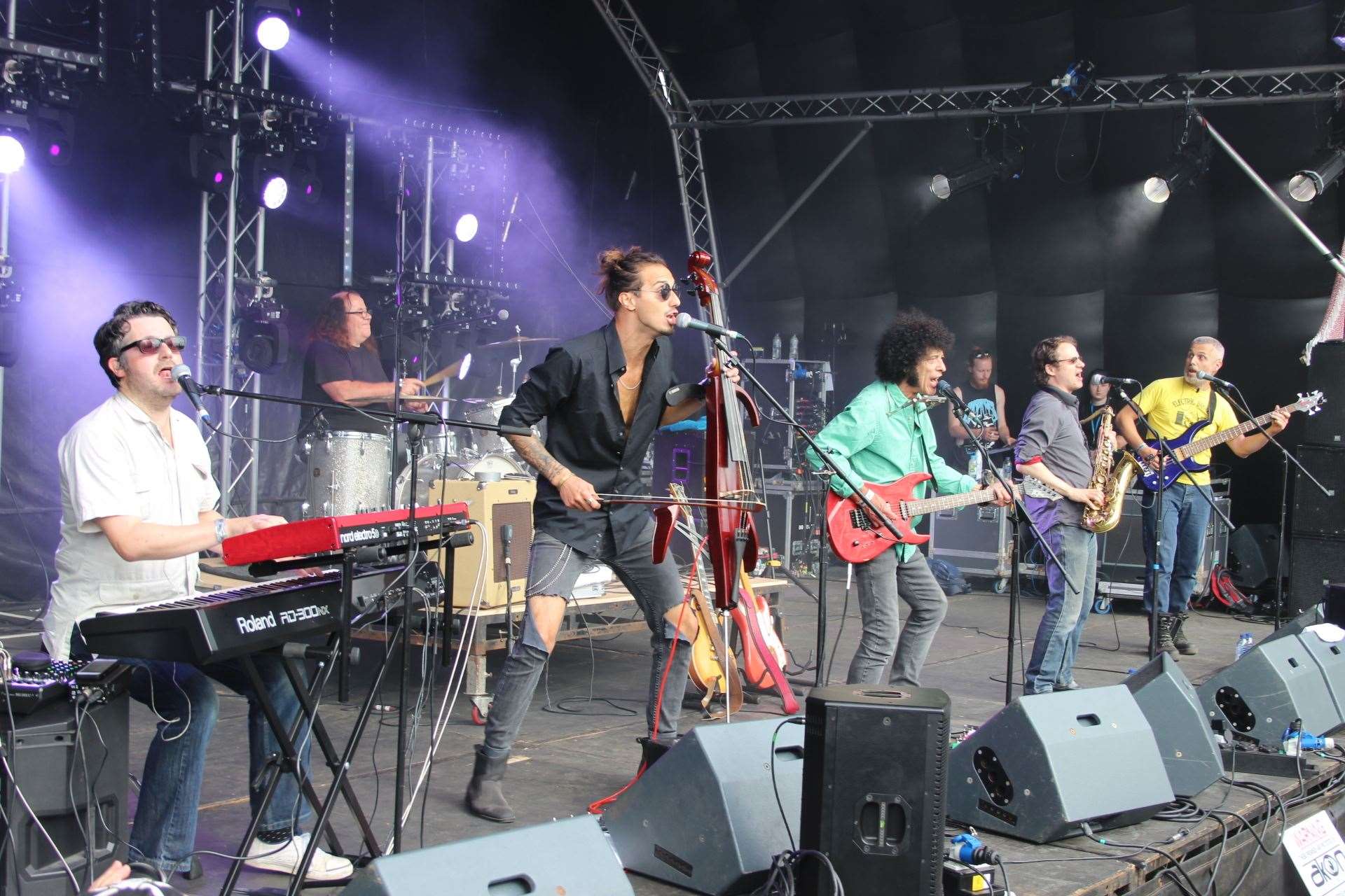 Mungo Jerry at A New Day Festival at Mount Ephraim Gardens, Hernhill, Faversham (14861469)