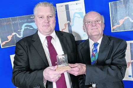 Glen Shuttleworth from Arriva presents Mark Agate, Medway Green Spaces Forum Chairman with People's Choice Award