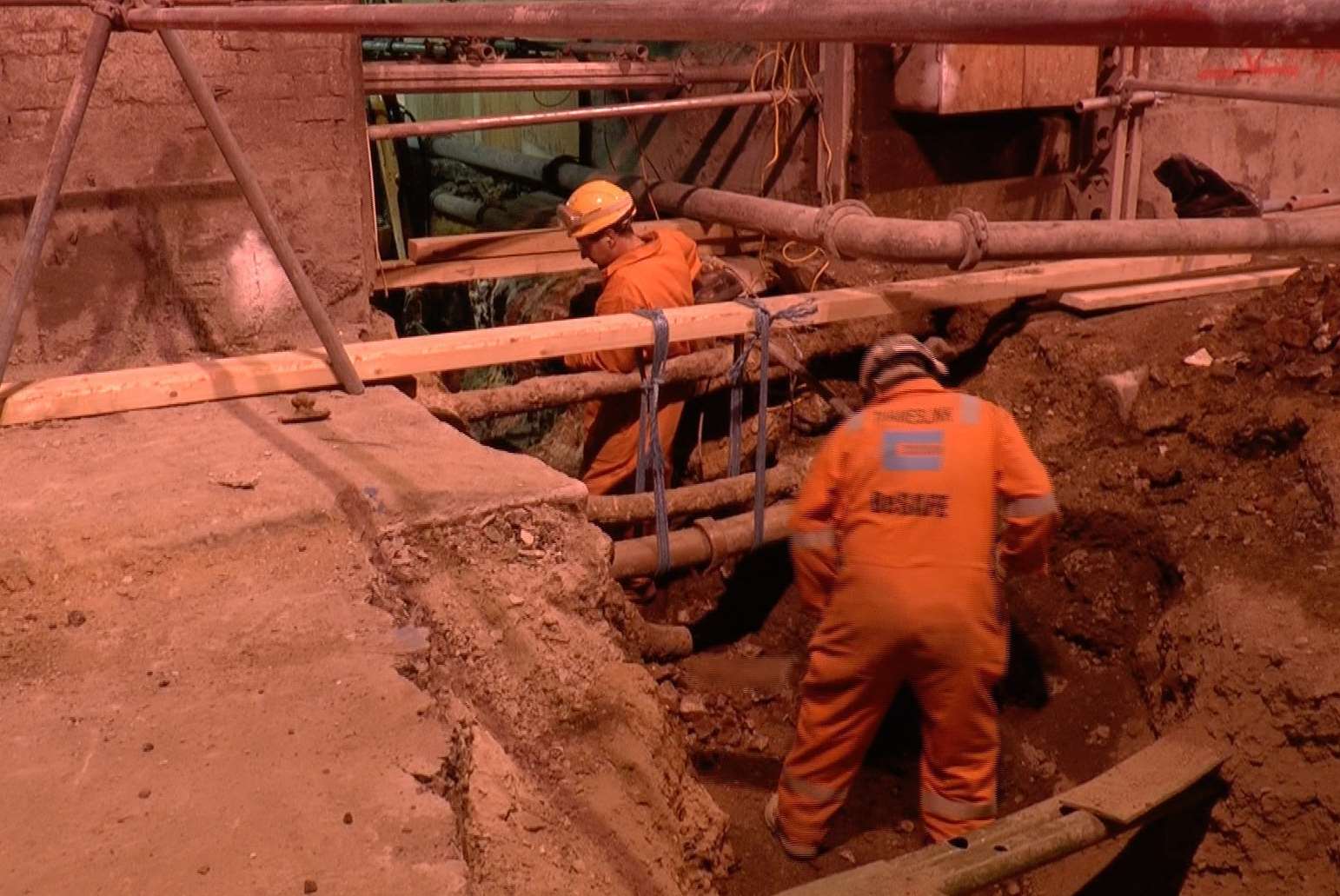 Workers carrying out the £6.5 billion redevelopment of London Bridge