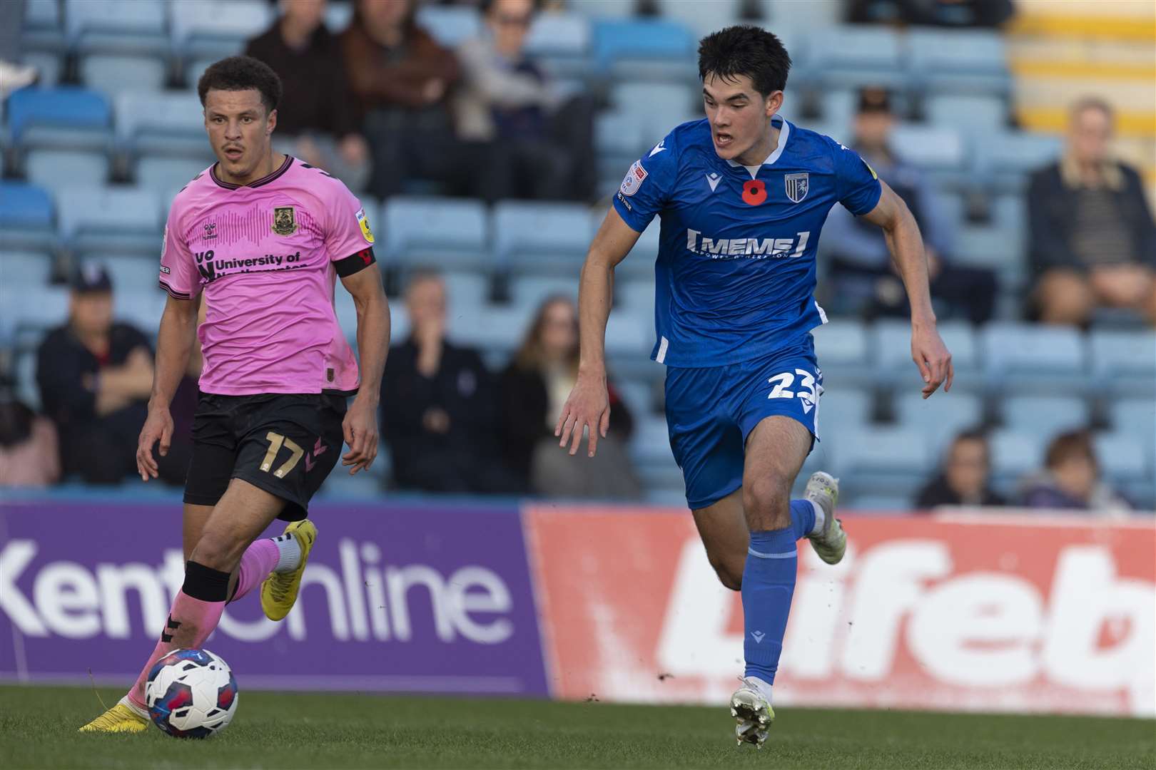 Elkan Baggott chases for the ball Picture: KPI (60893798)