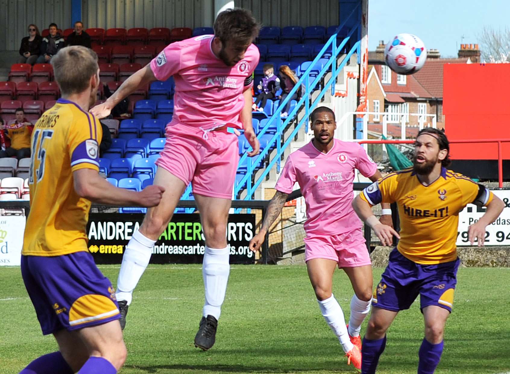 Jake Gallagher heads Welling infront. Picture: David Brown