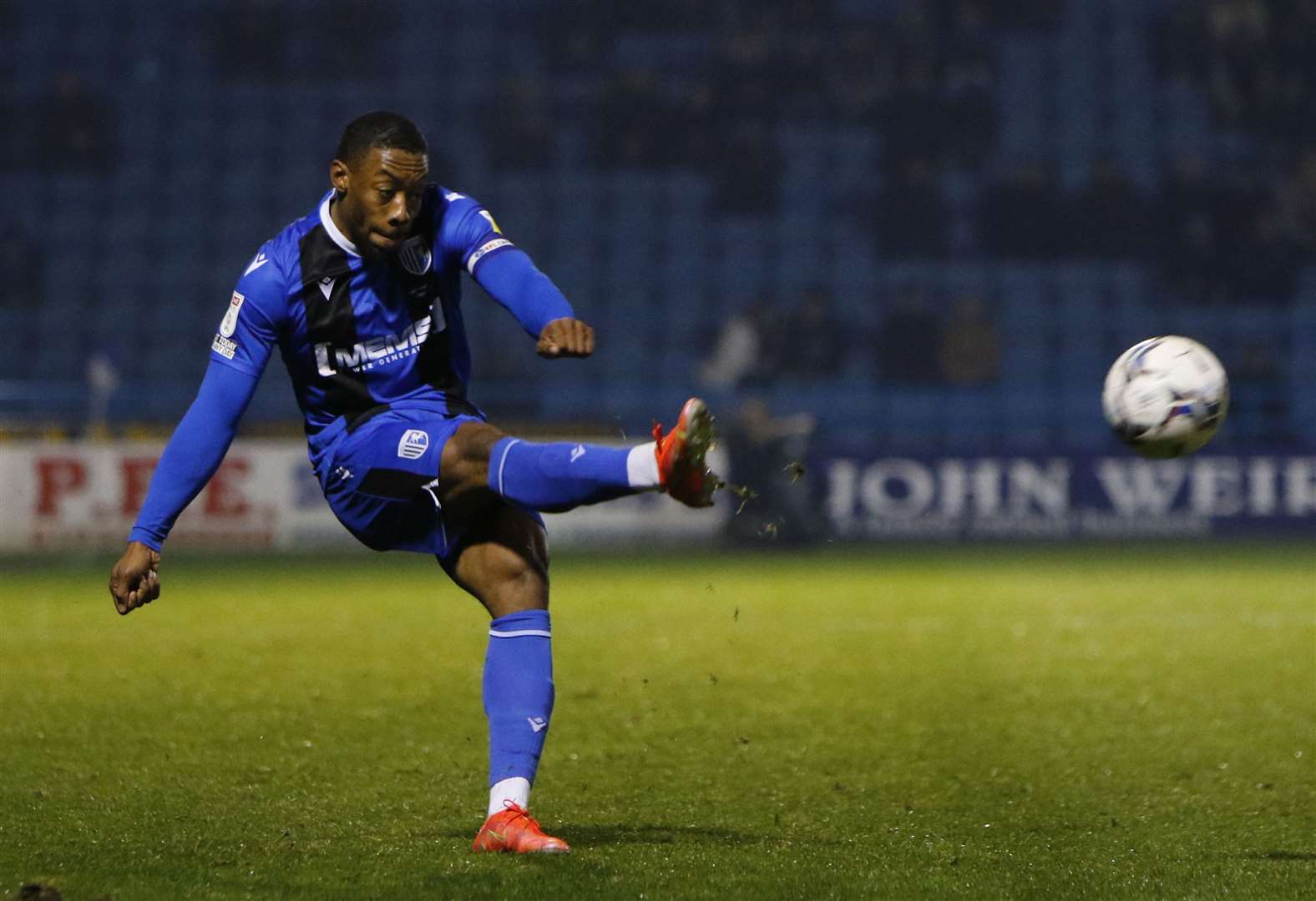 Gills defender Ryan Jackson gets forward. Picture: Andy Jones