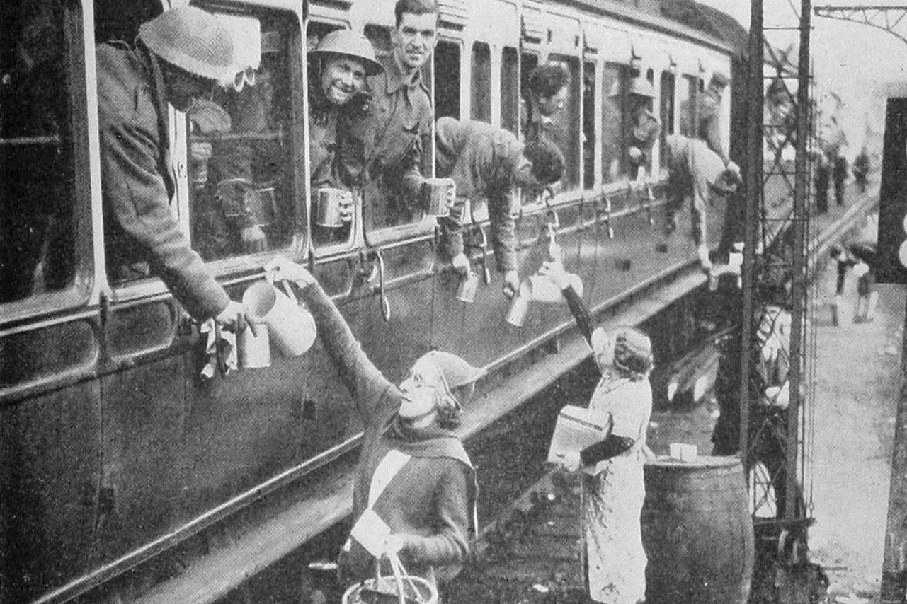 The rescued soldiers from Dunkirk given tea by civilians at Headcorn Station