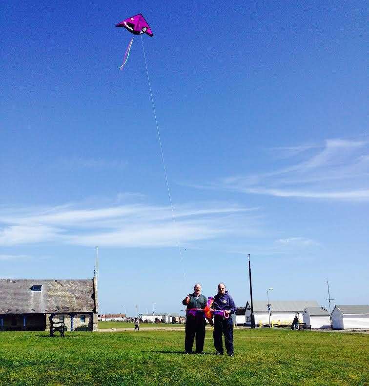 Cllr Pat Heath and Malcolm Ford of Kent Kite Flyers