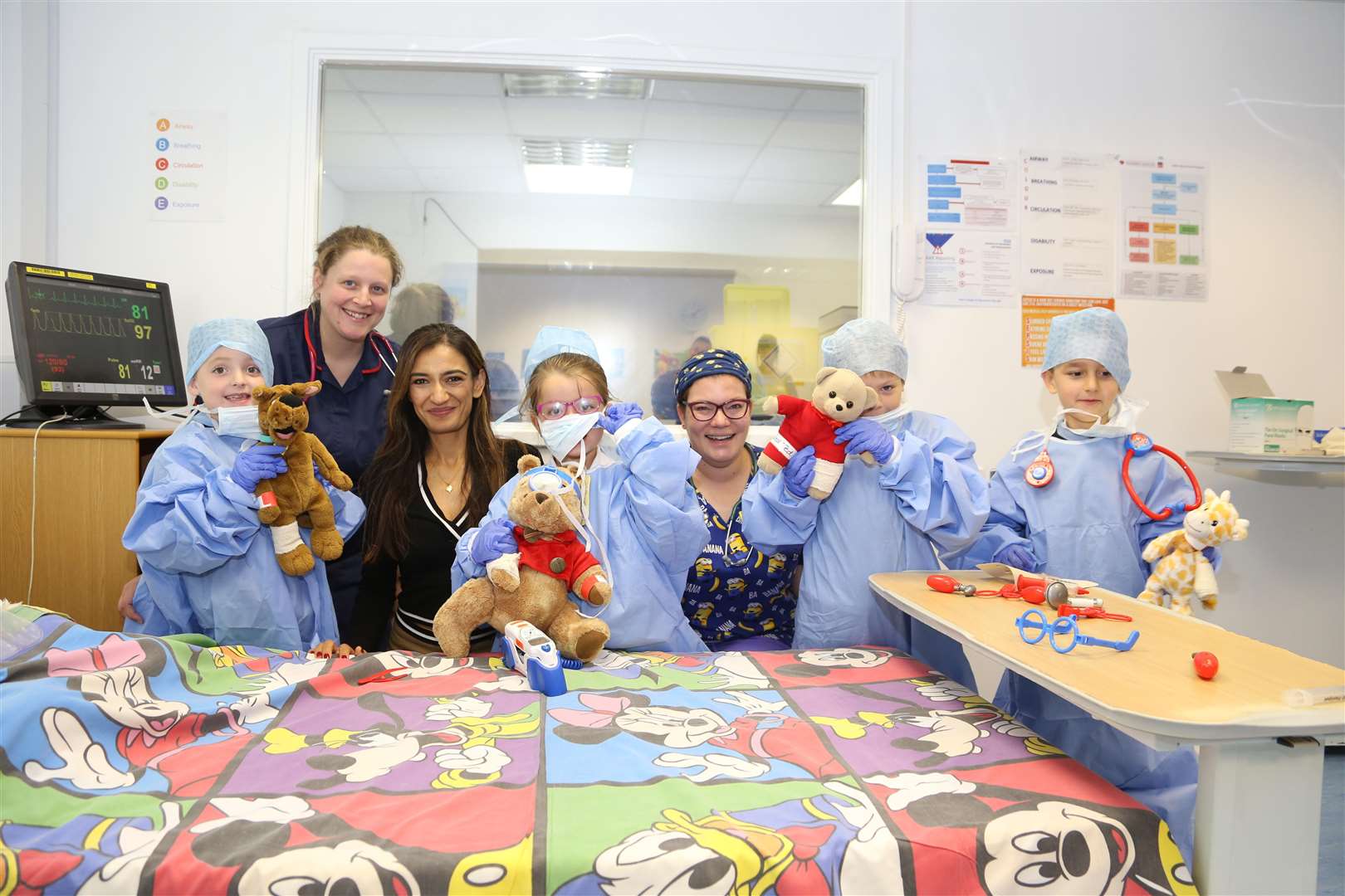 Schoolchildren and staff at Medway Maritime Hospital (4468401)