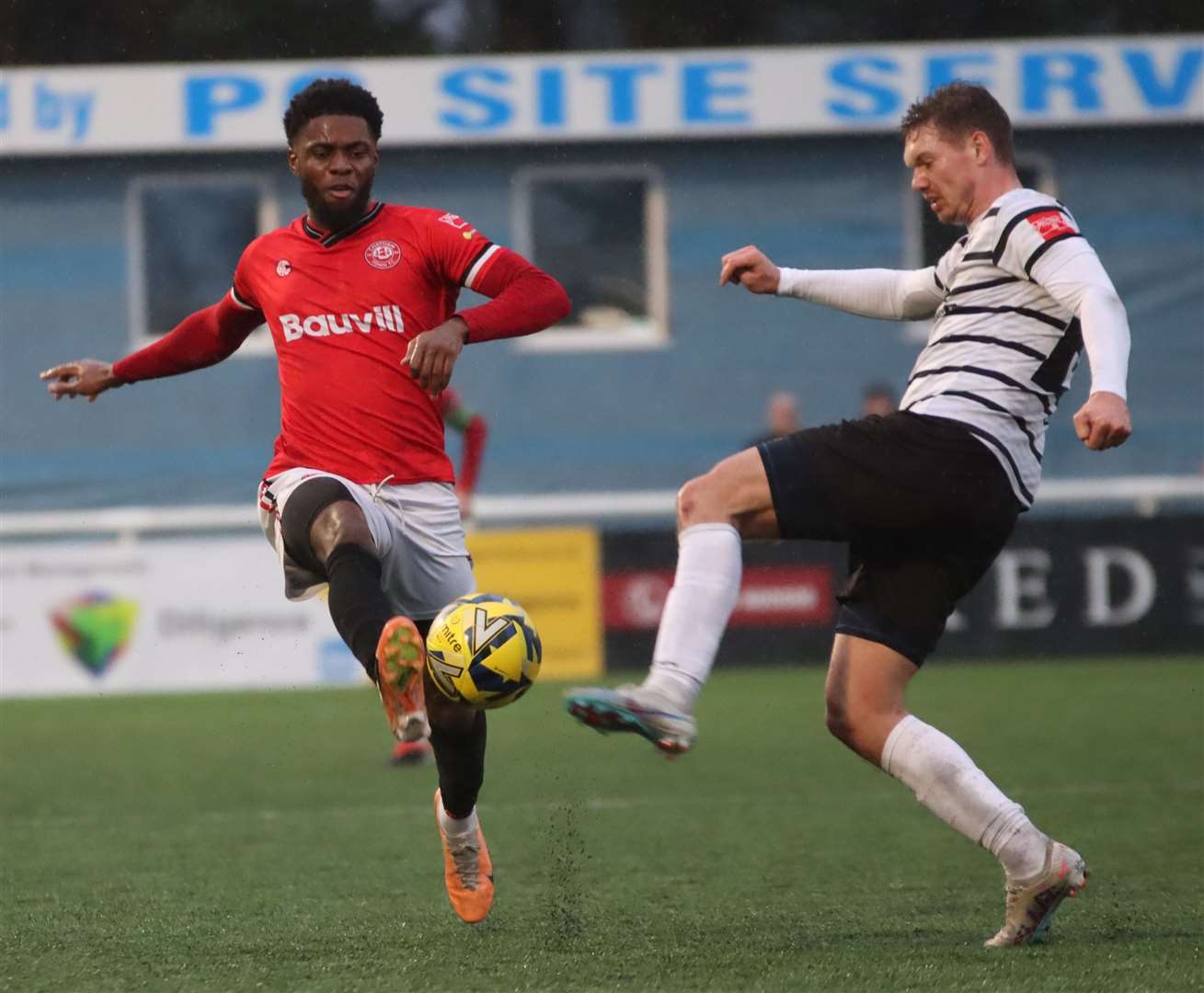 Margate defender Toby Stevenson in the thick of it. Picture: Max English (@max_ePhotos)