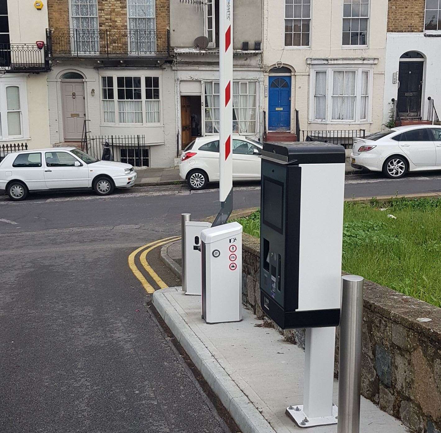 A camera reads the vehicle registration plate at the car park entrance and exit which is logged in the system and the payment amount calculated when drivers punch in their details at the end of their stay