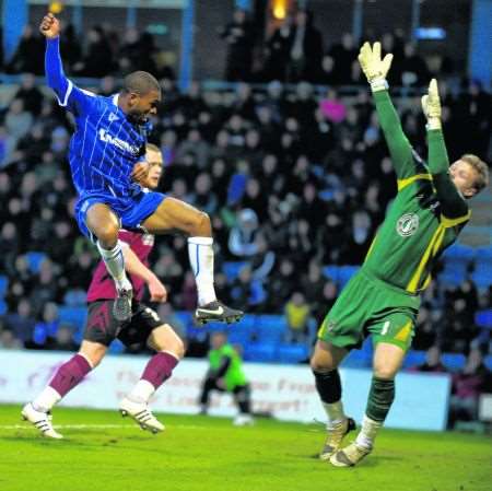 Gavin Tomlin scores his second to put Gills 3-1 ahead.